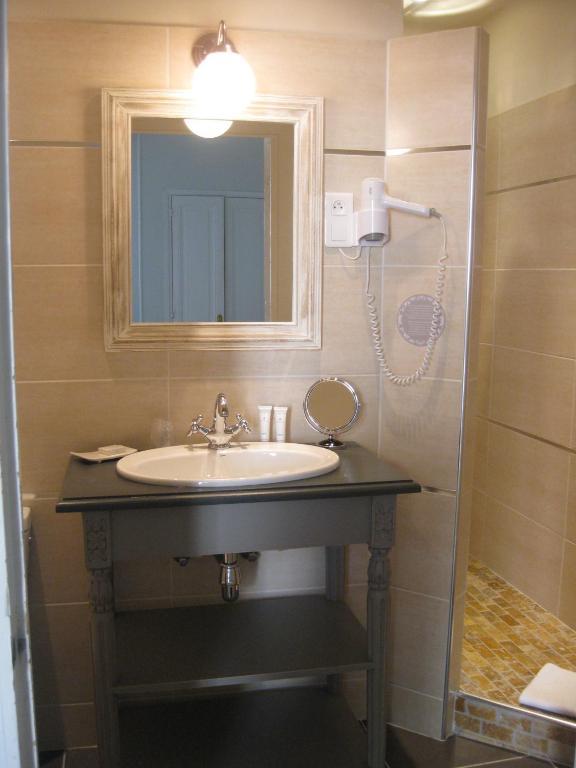 Hôtel De L'Amphithéâtre Nimes Ngoại thất bức ảnh